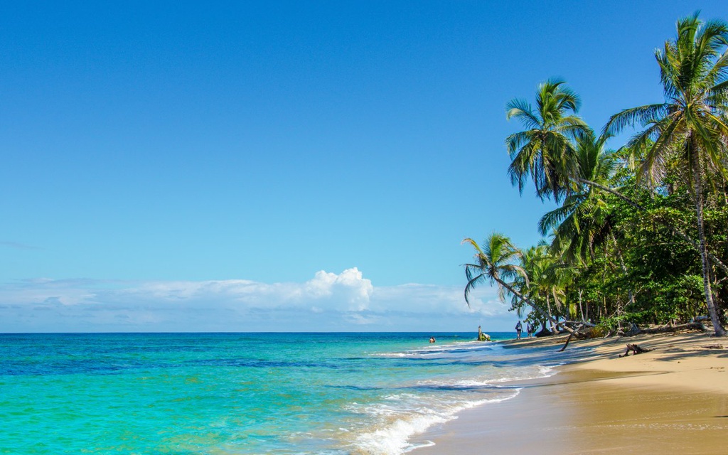 Plage De Bassam