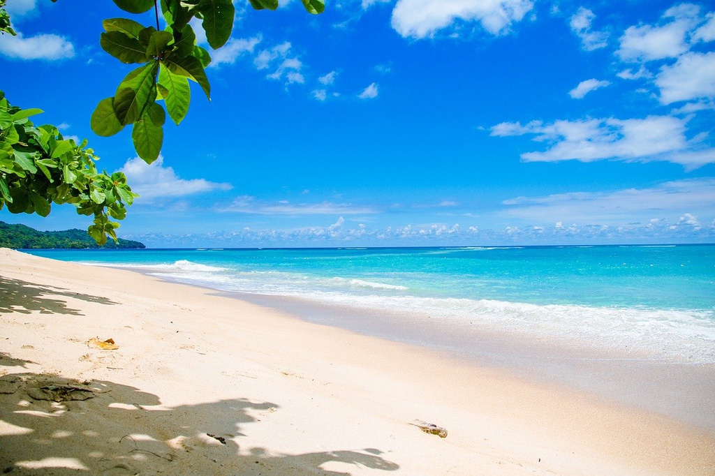 Plage De Bassam
