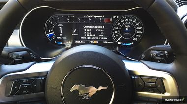 FORD MUSTANG
