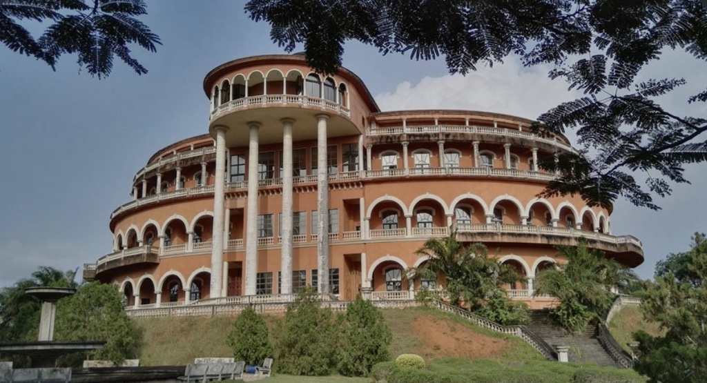 LE PALAIS DE LA " MONIN BIA"